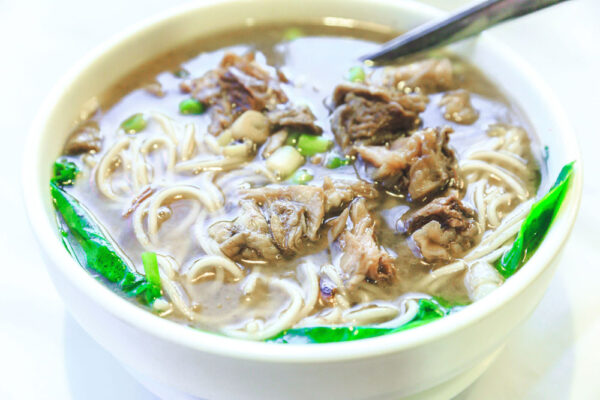 D30 紅燒牛腩麵  Braised Beef Brisket Noodle Soup