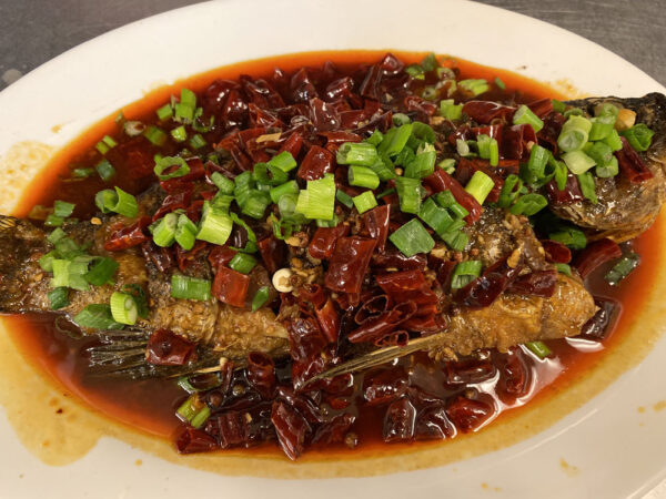 D95 熗鍋全魚 Whole Fish W/ Hot and Spicy Sauce